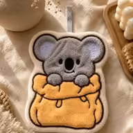 Dečiji peškir od mikrofibera, oblik Koala u torbi